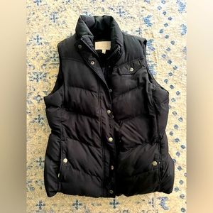 Banana republic puffer vest - black size large